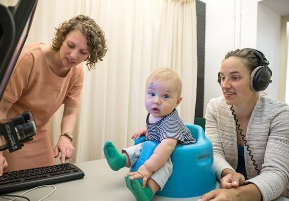 Baby’s gebruiken klemtoon om woorden te ontdekken in spraak