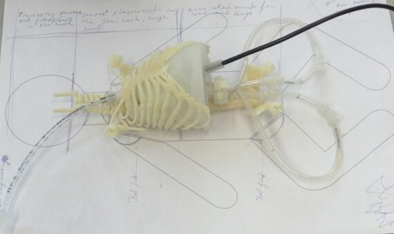 Reanimeren en beademen trainen met baby uit 3D-printer