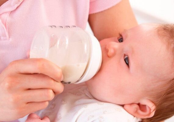 Flesvoeding krijgt door koolhydraten meer gelijkenis met moedermelk