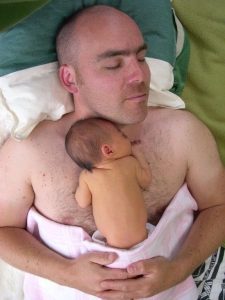 Huid Op Huidcontact Gunstig Voor Vader En Kind Vakblad Vroeg