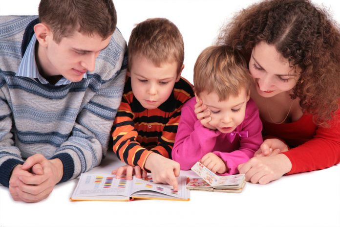 Gezin lezen Gezin aan het lezen