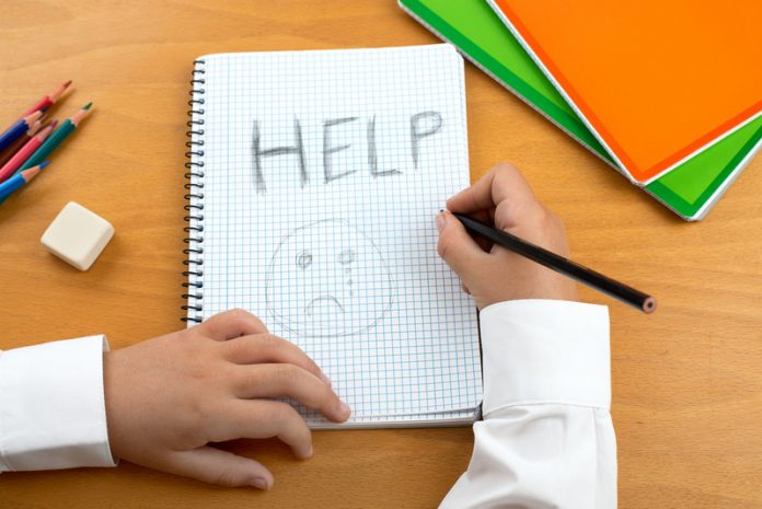 mishandeling canstockphoto39922384