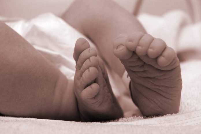 Babyvoeten cs Vrees voor bloedvergiftiging