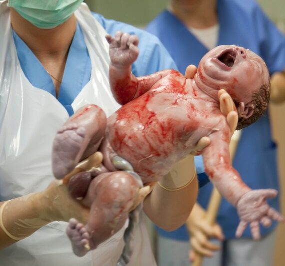 Stimuleer wat baby wél kan bij geboorte