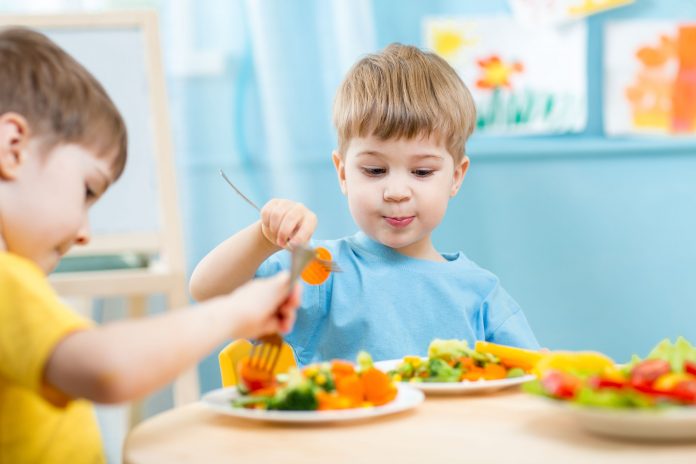 eten herhaald proeven leert peuters gevarieerder eten