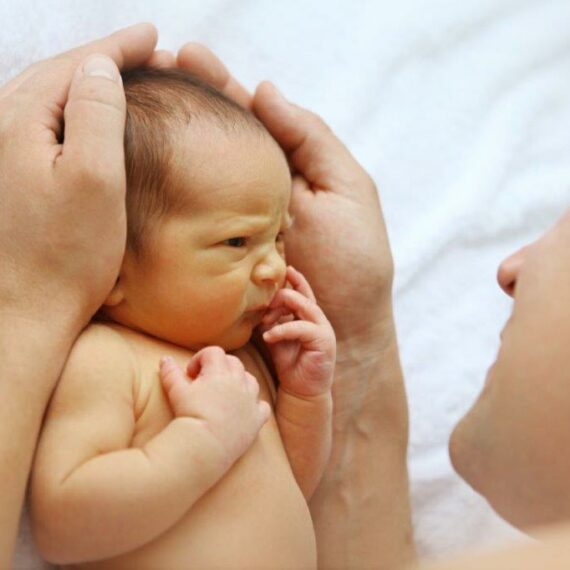 Huidhonger essentiële basisbehoefte van iedere baby