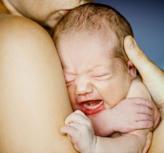 Goede emotionele band verstevigt ouderschap en bevordert welzijn baby