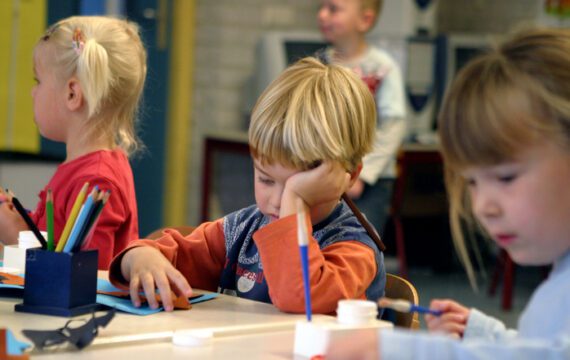 Doe-boek voor slechtziende kleuters stimuleert ontwikkeling fijne motoriek