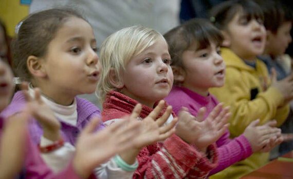 Handreikingen voor werken met vluchtelingenkinderen in de kinderopvang