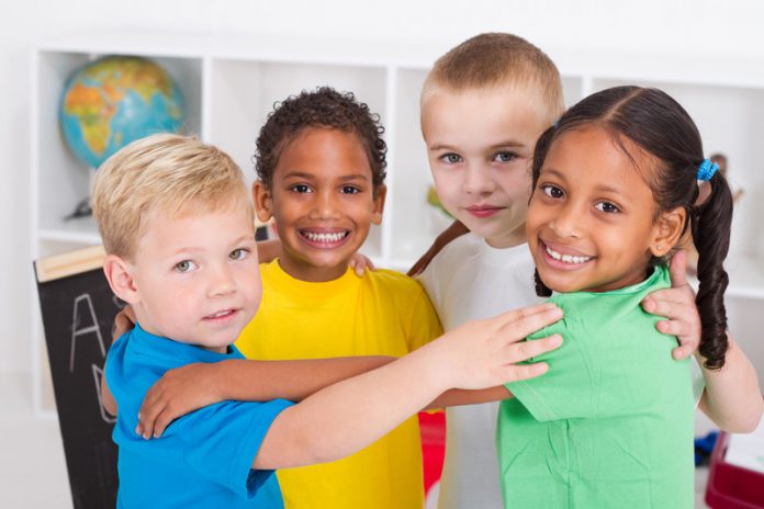 jonge kinderen canstockphoto4392904