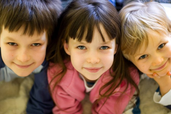 Jonge kinderen canstockphoto517999