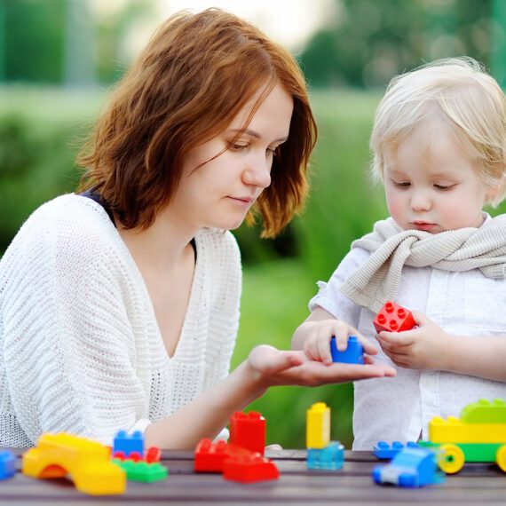 Kinderen met autisme door spel leren communiceren