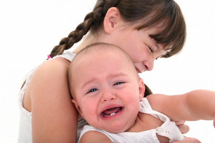 Baby en moeder huilen cs
