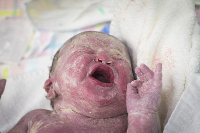 Baby pasgeboren cs
