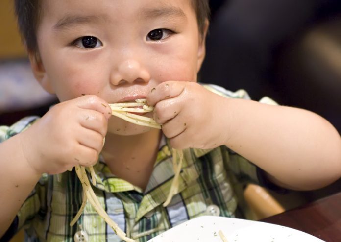 handen eten canstockphoto12489348