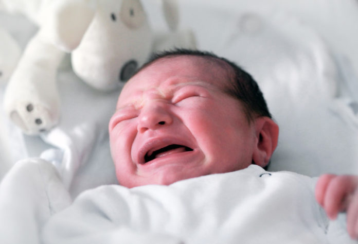 Baby huilen canstockphoto6622381