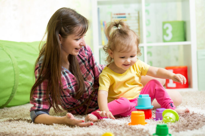 Spelen grond canstockphoto21988557