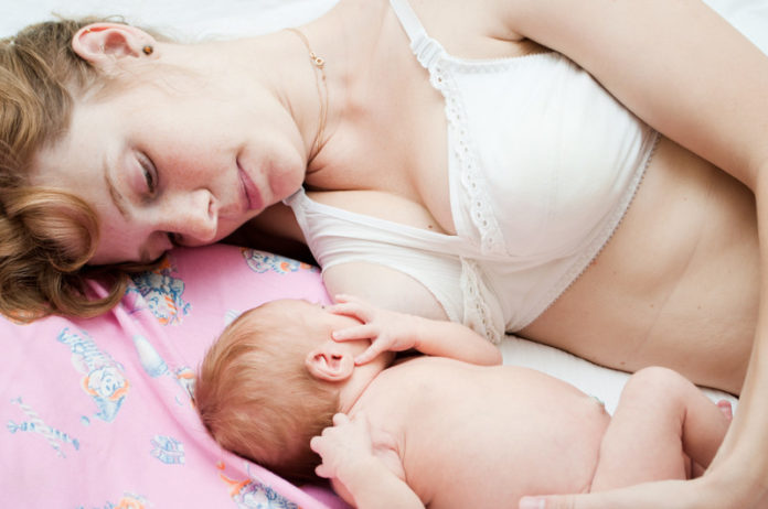 Borstvoeding canstockphoto9000293