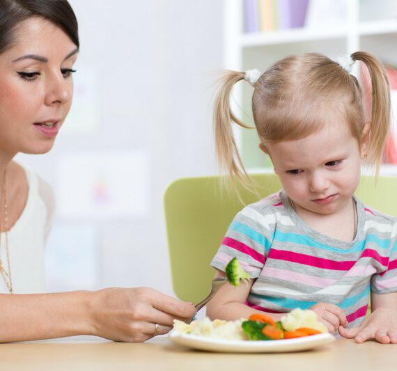 Context luistert nauw bij autistisch kind met eetprobleem