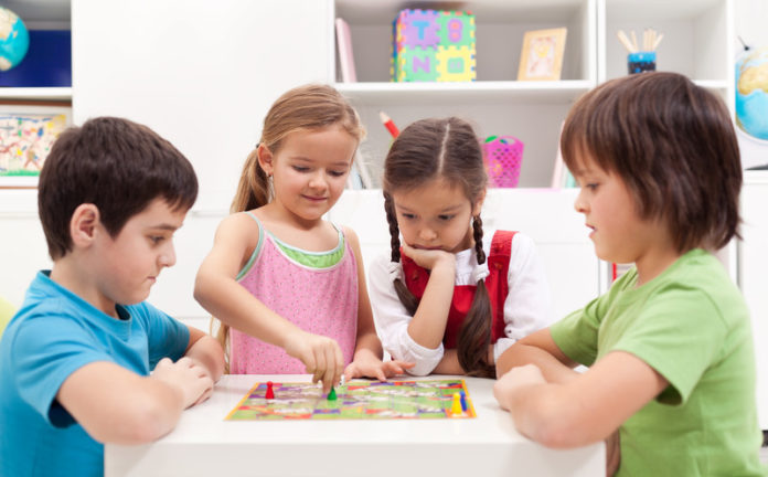 Spelen canstockphoto12618546 (1)