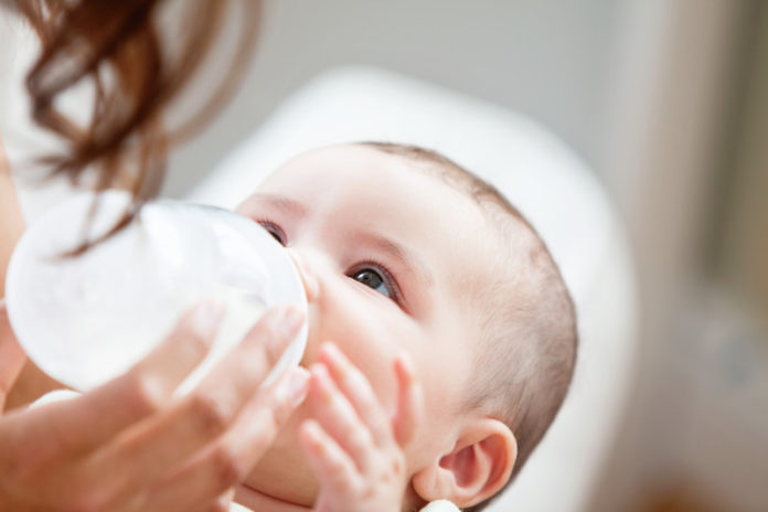 Flesvoeding canstockphoto4568320