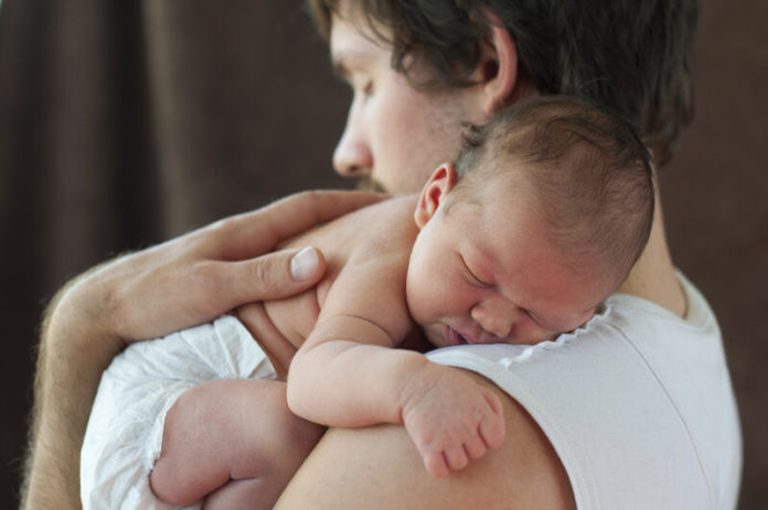 Vader en baby canstockphoto13126959 (1)