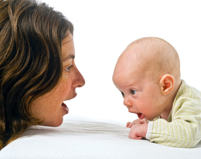 Baby en moeder canstockphoto1622353
