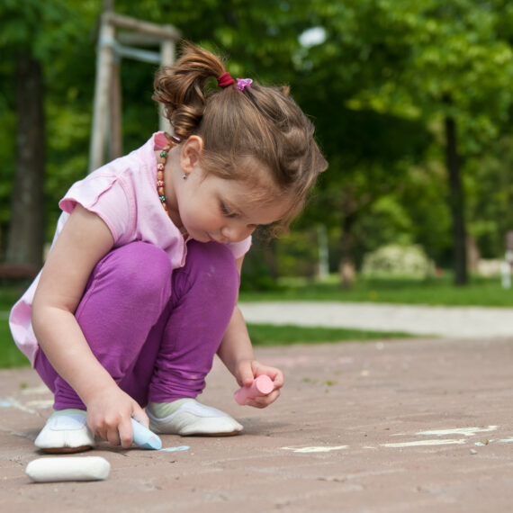 Buitenspel maakt jonge kinderen gelukkiger