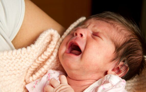 Onderzoek naar betere begeleiding van ouders naar huilbaby’s