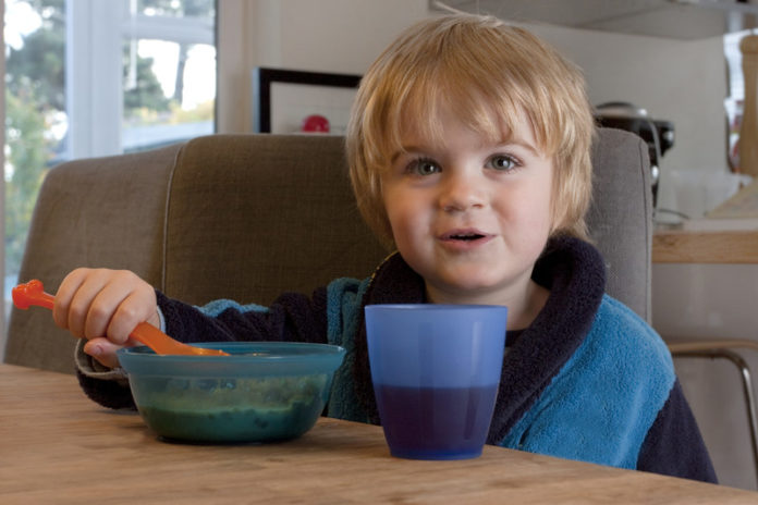 Eten peuter canstockphoto4937094
