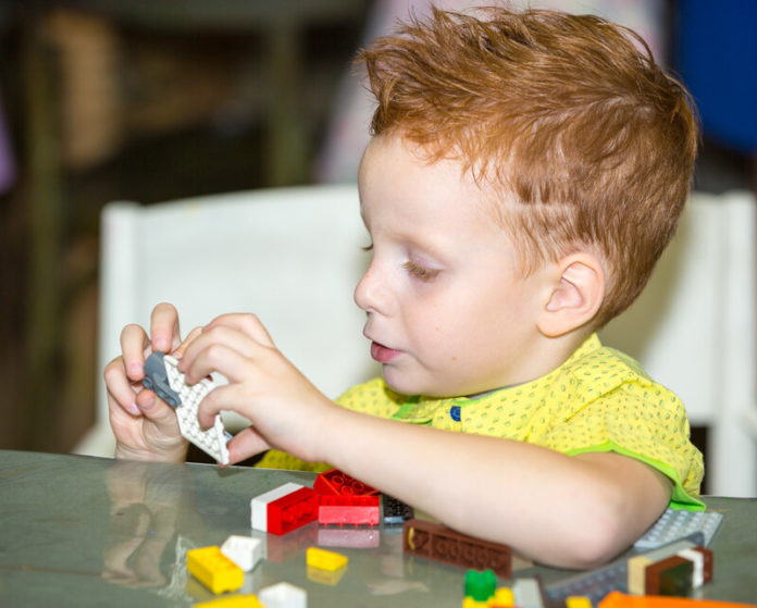 Jongetje canstockphoto42802543