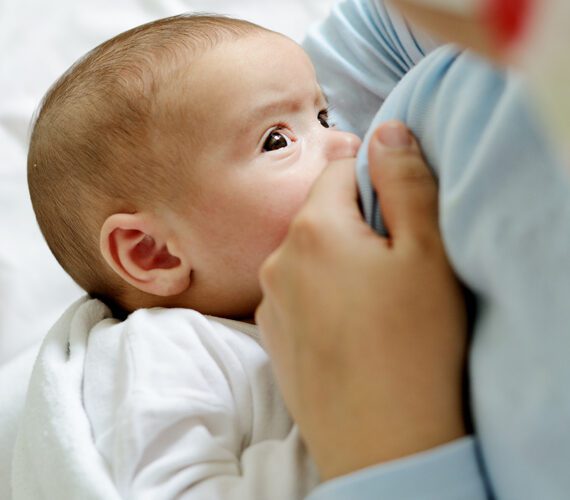 Verontreinigingen in moedermelk maken mannen mogelijk vrouwelijker