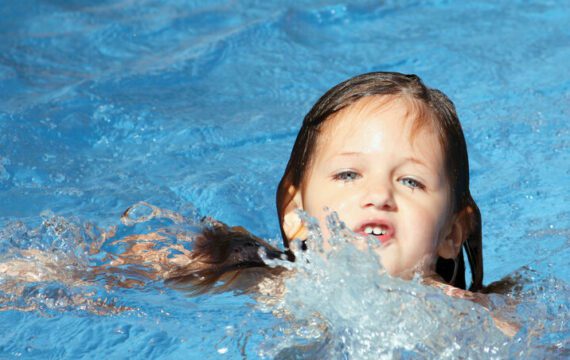 Verbeter zwemvaardigheid van hulpbehoevende kinderen