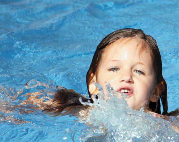 Verbeter zwemvaardigheid van hulpbehoevende kinderen