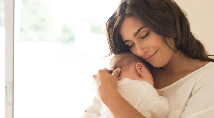 Baby en moeder canstockphoto43751554