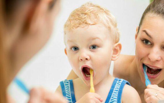 Start mondzorg vanaf zes maanden kan veel gaatjes voorkomen