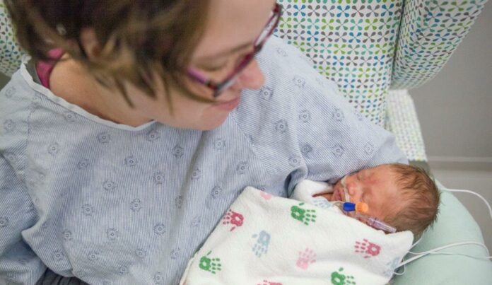 Baby prematuur AdobeStock_263065814