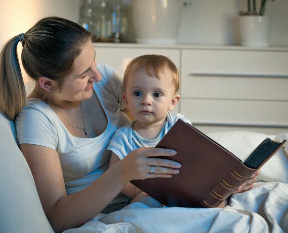 Kinderliedjes en -rijmpjes stimuleren taalontwikkeling van baby’s