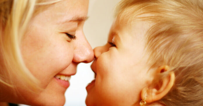 Moeder en kind canstockphoto703735
