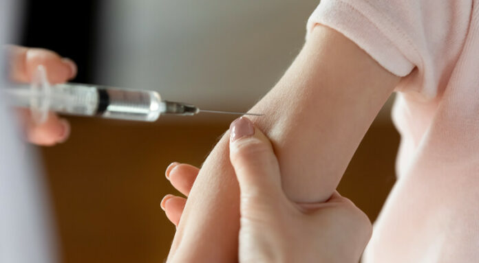 Vaccinatie canstockphoto79131884