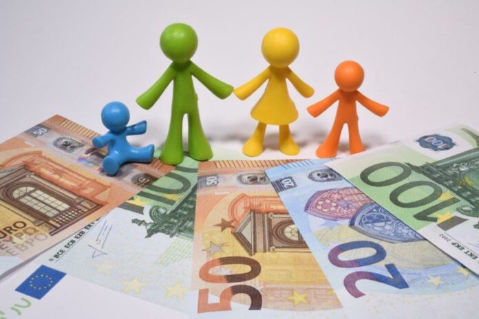 Geld AdobeStock_242265189