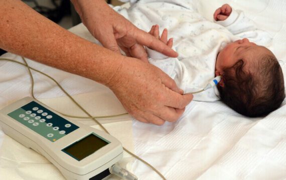 Vroege diagnose evenwichtsprobleem bij slechthorende baby beperkt gevolgen