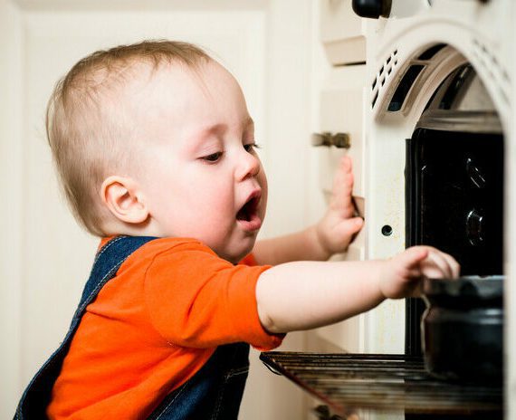 Aanlaten kleding verergert brandwonden bij jonge kinderen