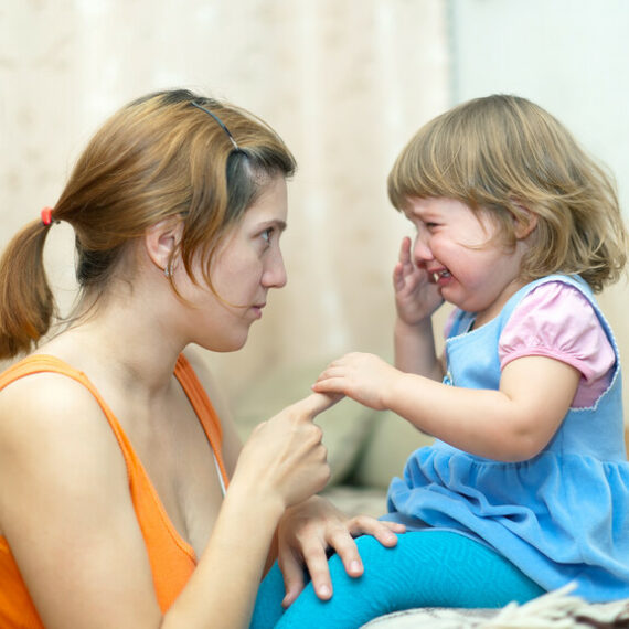 Schokkende jeugd van moeders negatief voor ontwikkeling kinderen