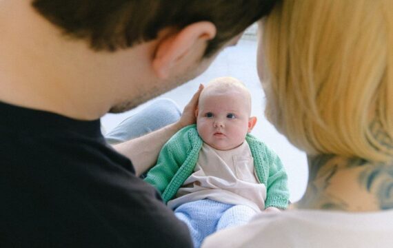 Bewust oog hebben voor babysignalen versterkt ouder-kindrelatie