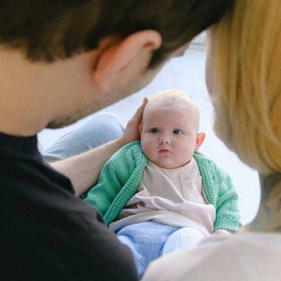 Bewust oog hebben voor babysignalen versterkt ouder-kindrelatie