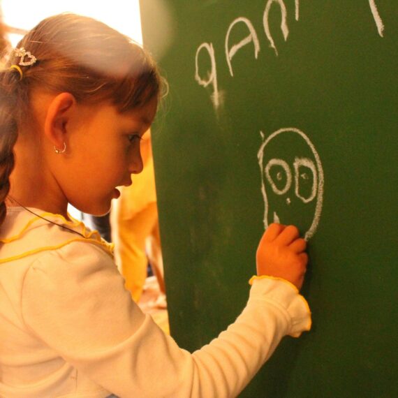 Van Amsterdam tot Bangalore: vroegsignalering bij gezinnen die de wereld over reizen