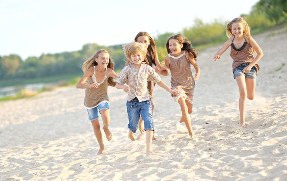 Van eerste stapjes tot rode vlag-observatie van het lopende kind