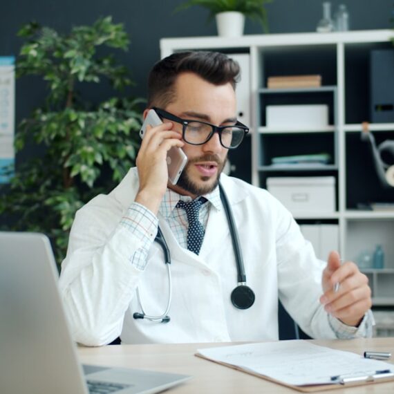 Online vindbaar als zorgprofessional: waarom verloskundigen en kinderfysiotherapeuten een eigen website nodig hebben