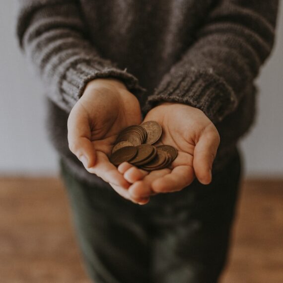 Jonge kinderen leren meer over geld dan je misschien denkt